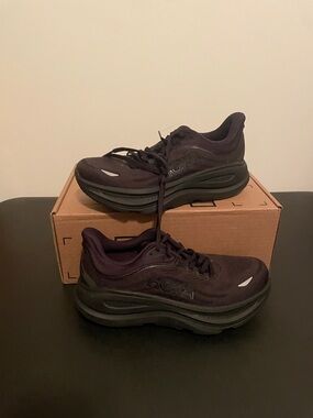 Hoka Bondi 9 Black- Women’s 8D JB